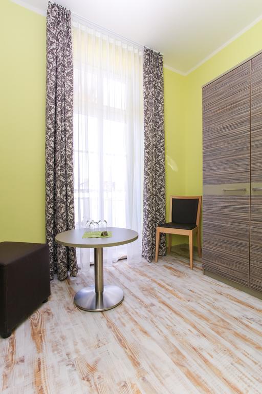 Restaurant & Pension Eshramo Barth Bilik gambar