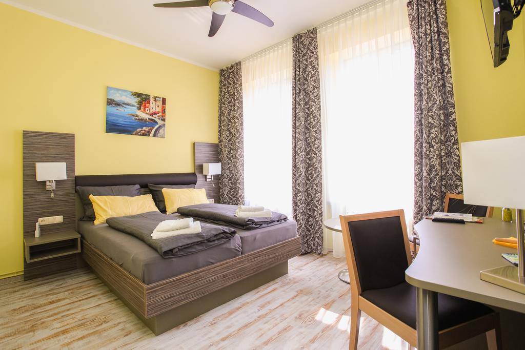 Restaurant & Pension Eshramo Barth Bilik gambar